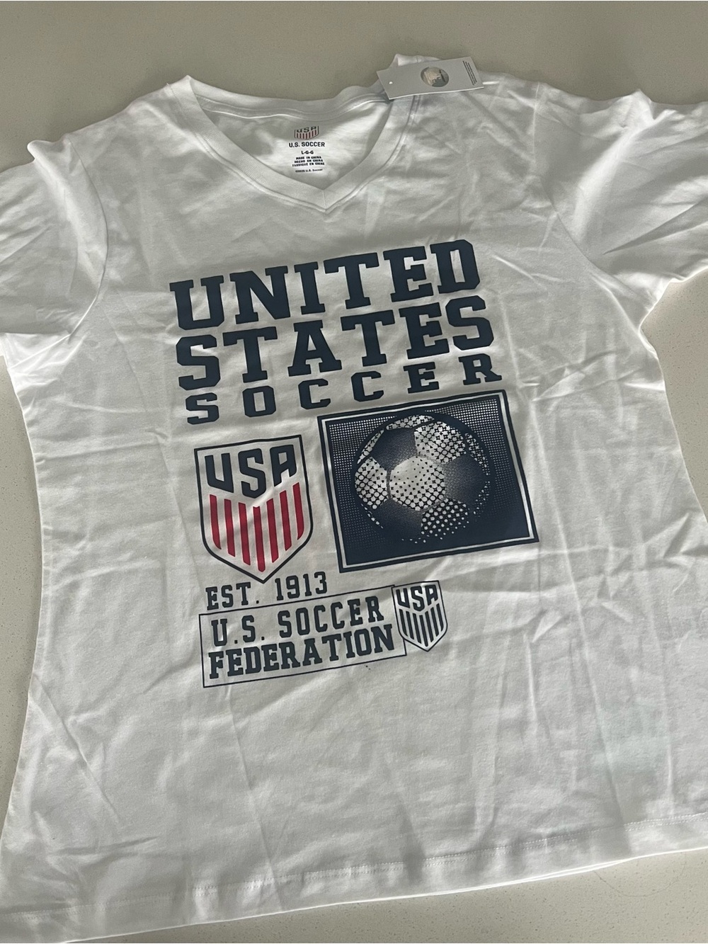 U.S. Soccer White Graphic V-Neck Tee Youth Size L